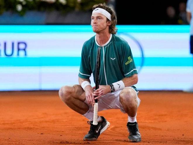 比其他豪强 比其他豪强