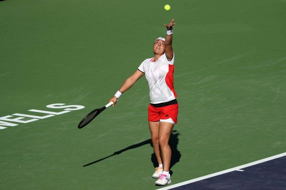 与此同时